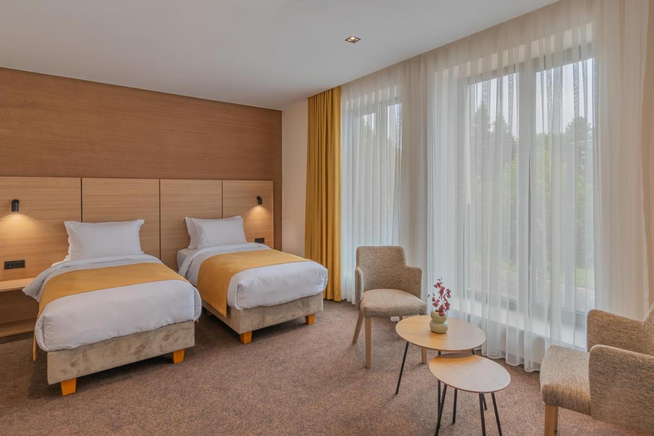 Hotel Osetia Garden Momchilgrad Dış mekan fotoğraf