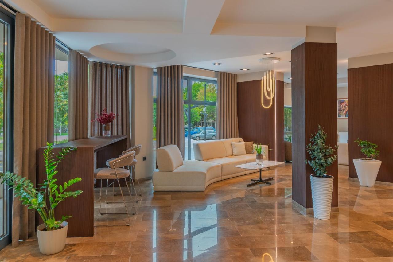 Hotel Osetia Garden Momchilgrad Dış mekan fotoğraf