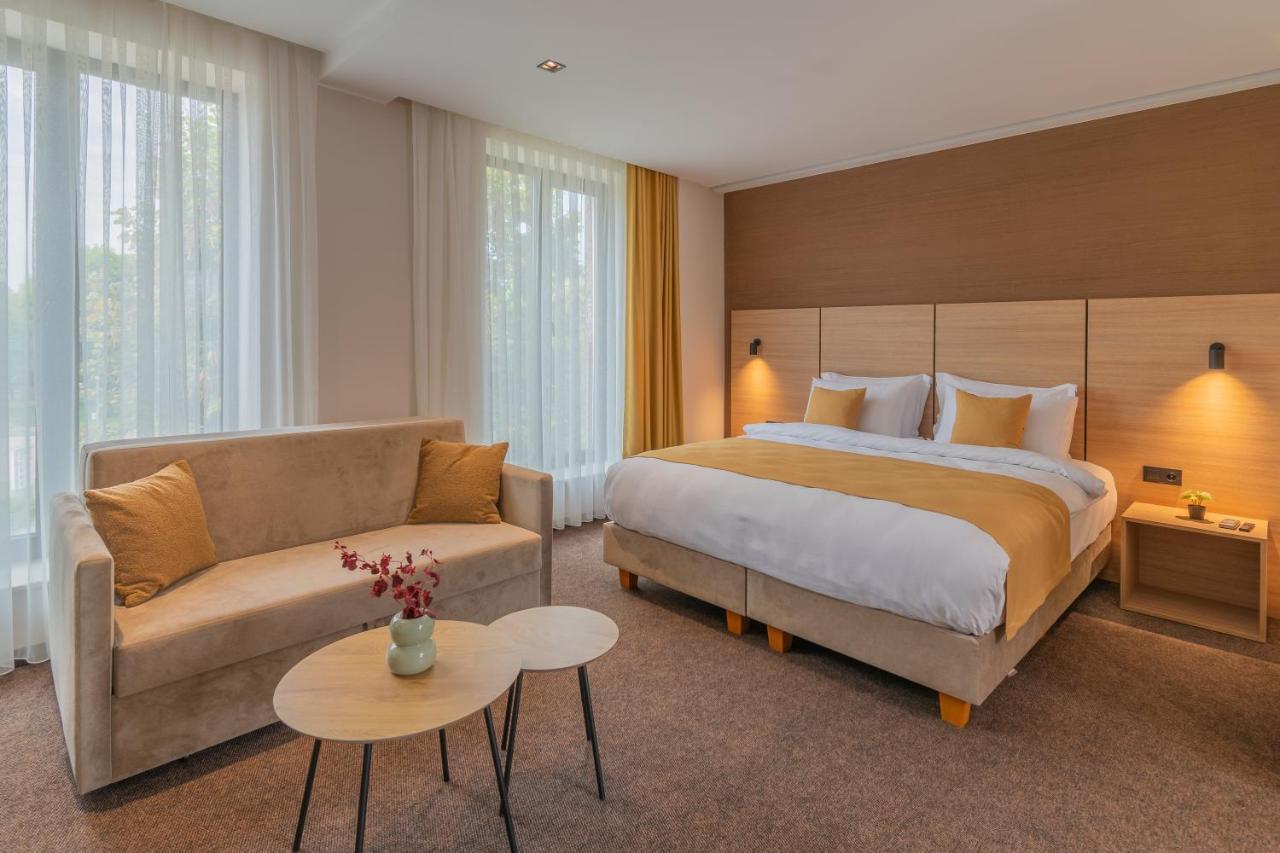 Hotel Osetia Garden Momchilgrad Dış mekan fotoğraf