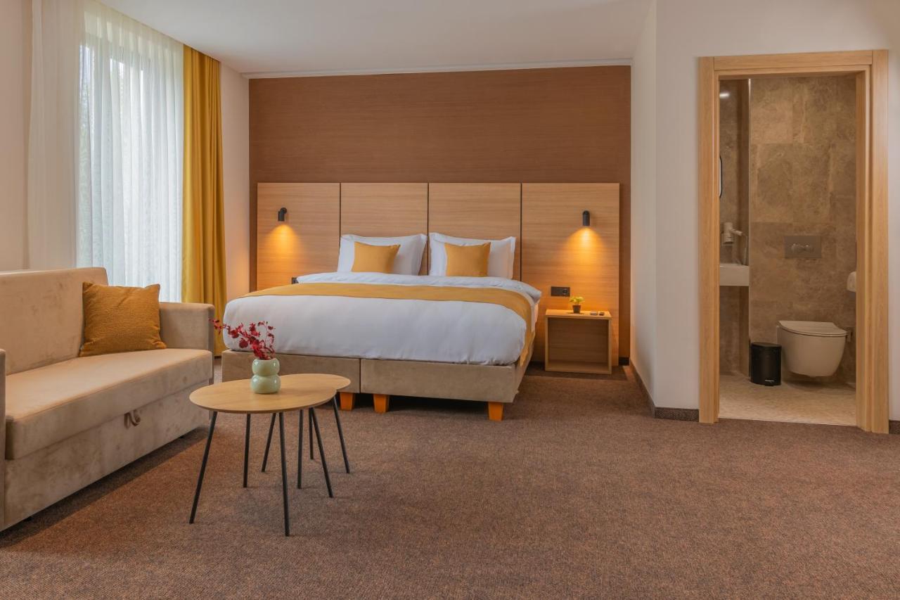Hotel Osetia Garden Momchilgrad Dış mekan fotoğraf