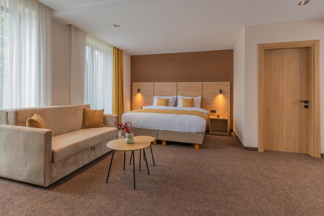 Hotel Osetia Garden Momchilgrad Dış mekan fotoğraf