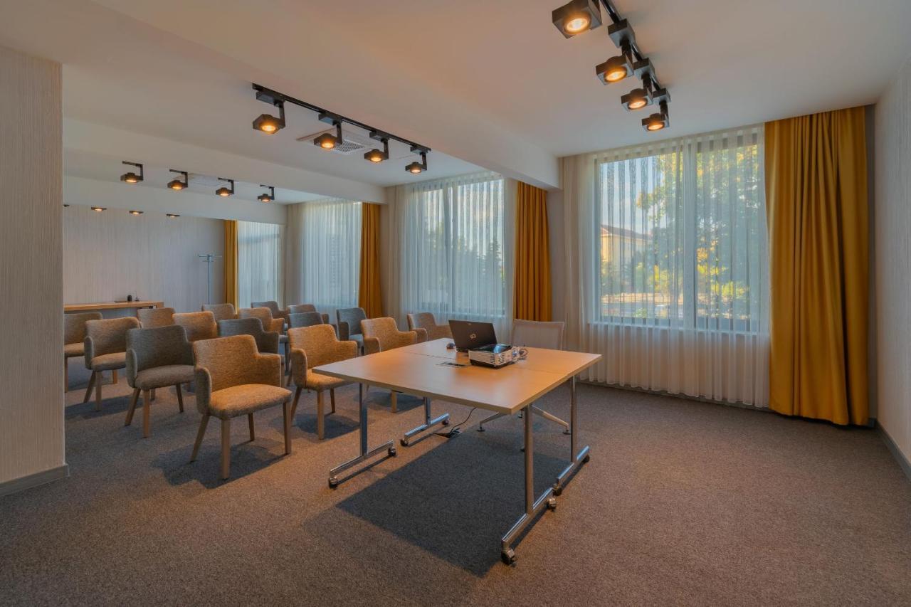 Hotel Osetia Garden Momchilgrad Dış mekan fotoğraf