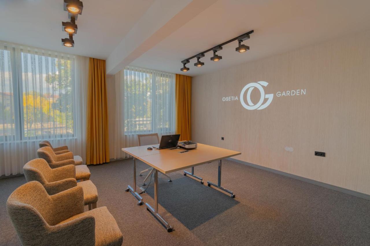 Hotel Osetia Garden Momchilgrad Dış mekan fotoğraf